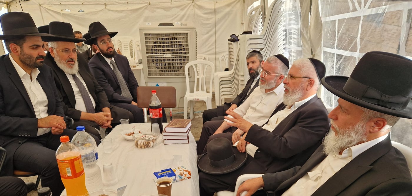 ניחום אבלים אצל הרבנים לבית כהן 