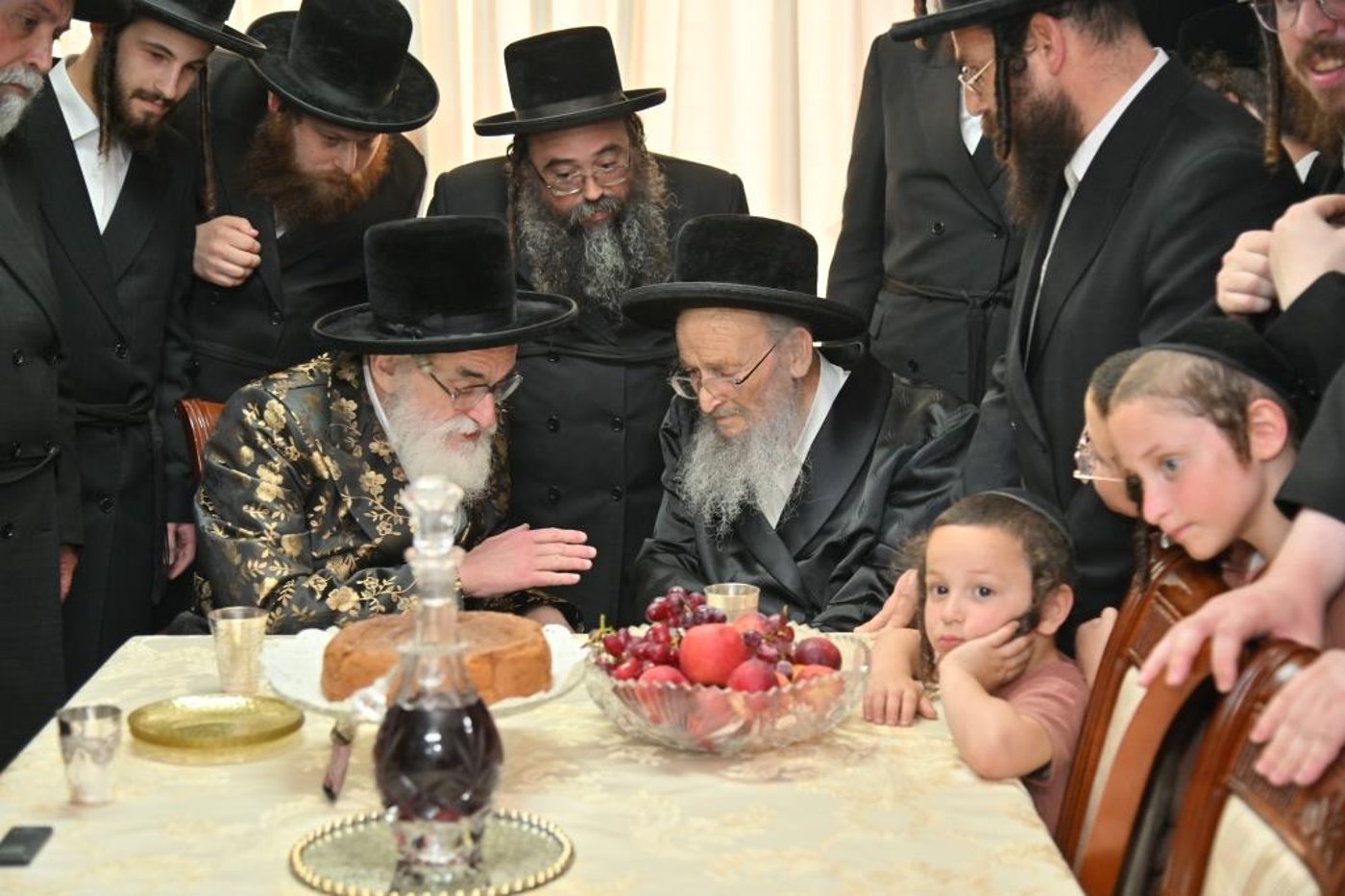 האדמו"ר מויז'ניץ בביקור בבתי אדמורי"ם באשדוד