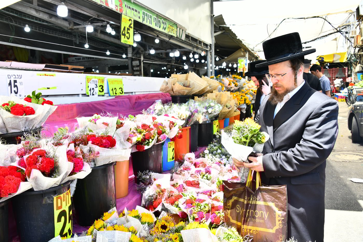 אוירת ערב חג בבני ברק
