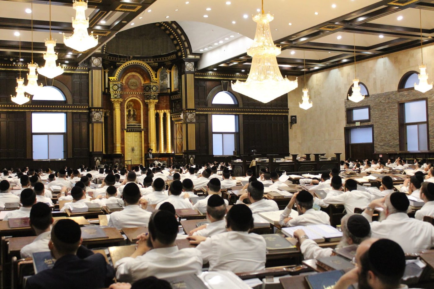 יום השנה הראשון למרן הגר"ג אדלשטיין