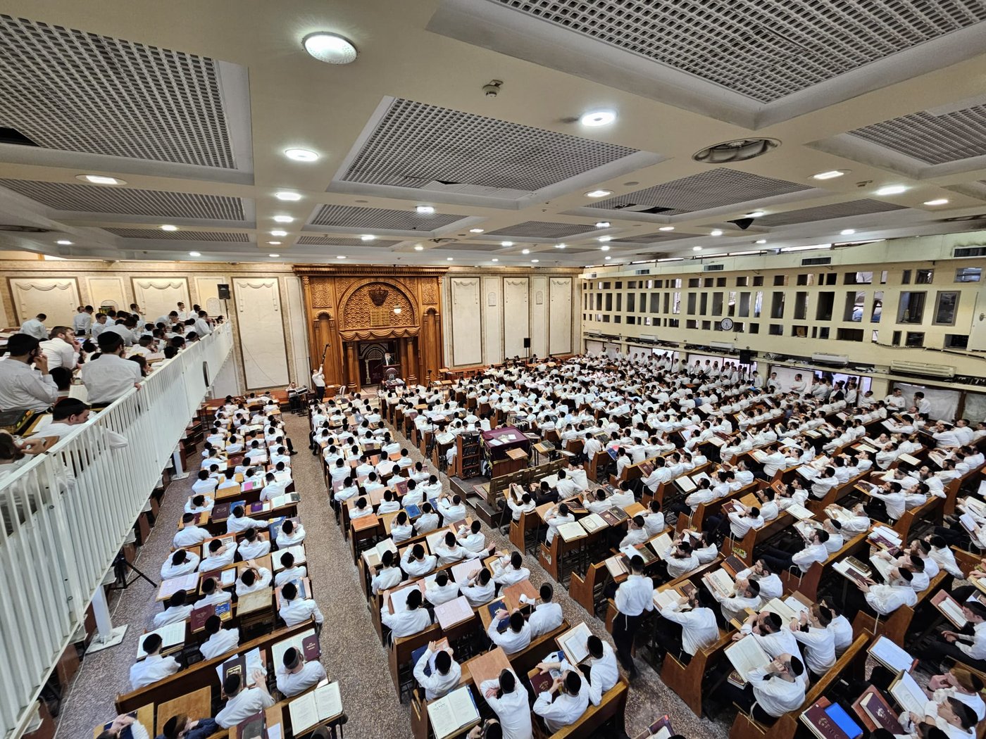 יום השנה הראשון למרן הגר"ג אדלשטיין