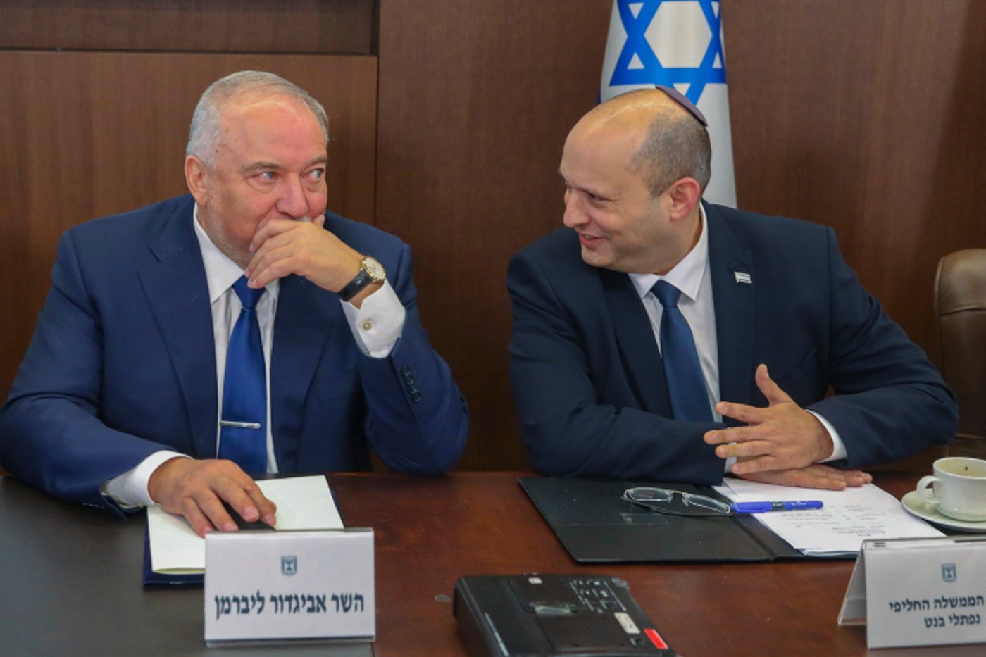בנט וליברמן. המרוויחים הגדולים בסקר השבועי