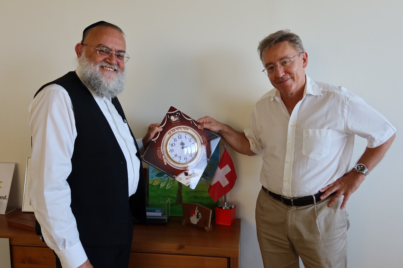 שגריר שוויץ בישראל נפגש עם ראשי 'חיים לילד' לקראת יציאת מחנה הנופש הבריאותי