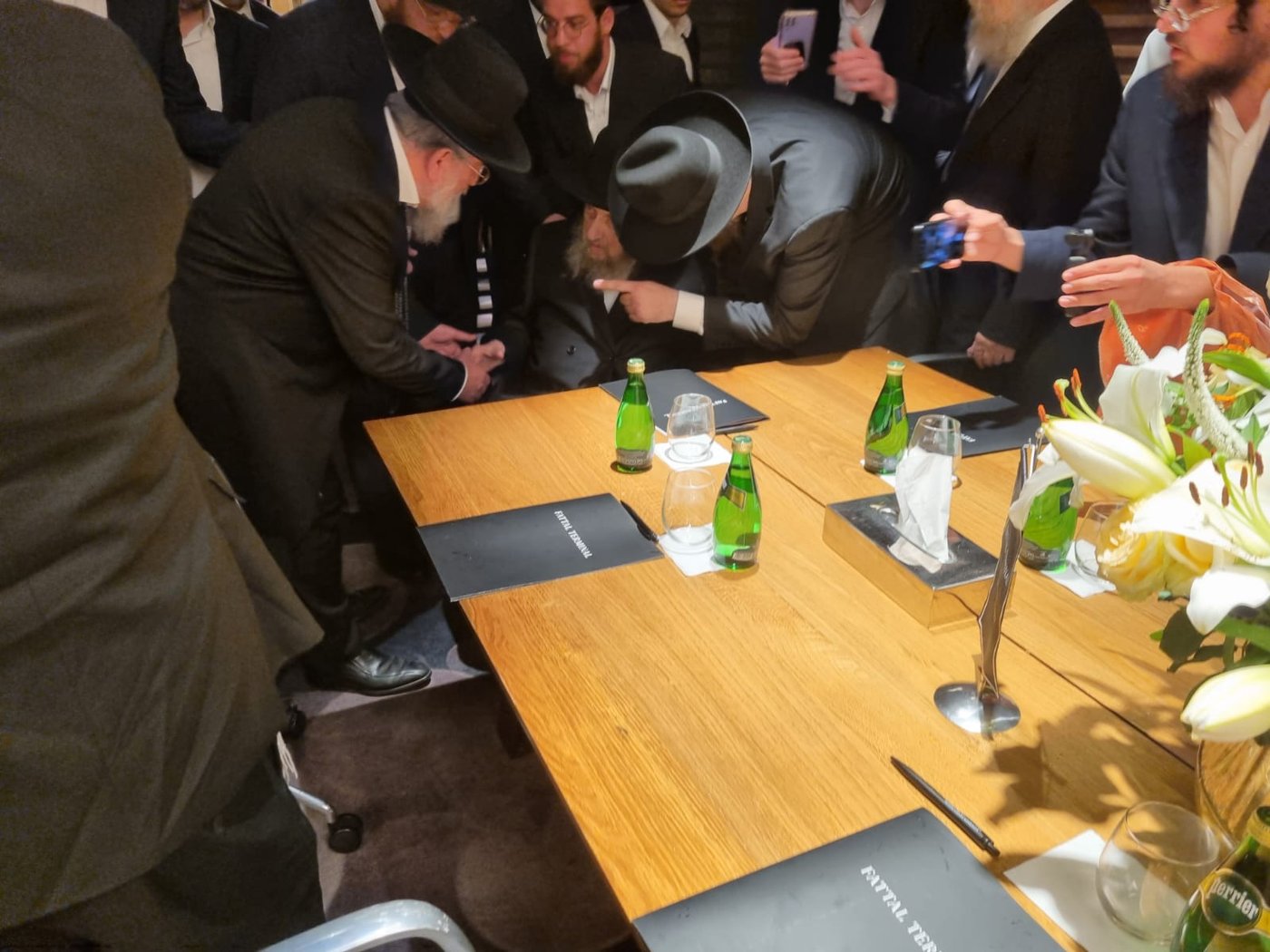 היסטוריה חרדית | גדולי ישראל בראשות הגר"ד לנדו יצאו למסע הקמת קרן עולם התורה