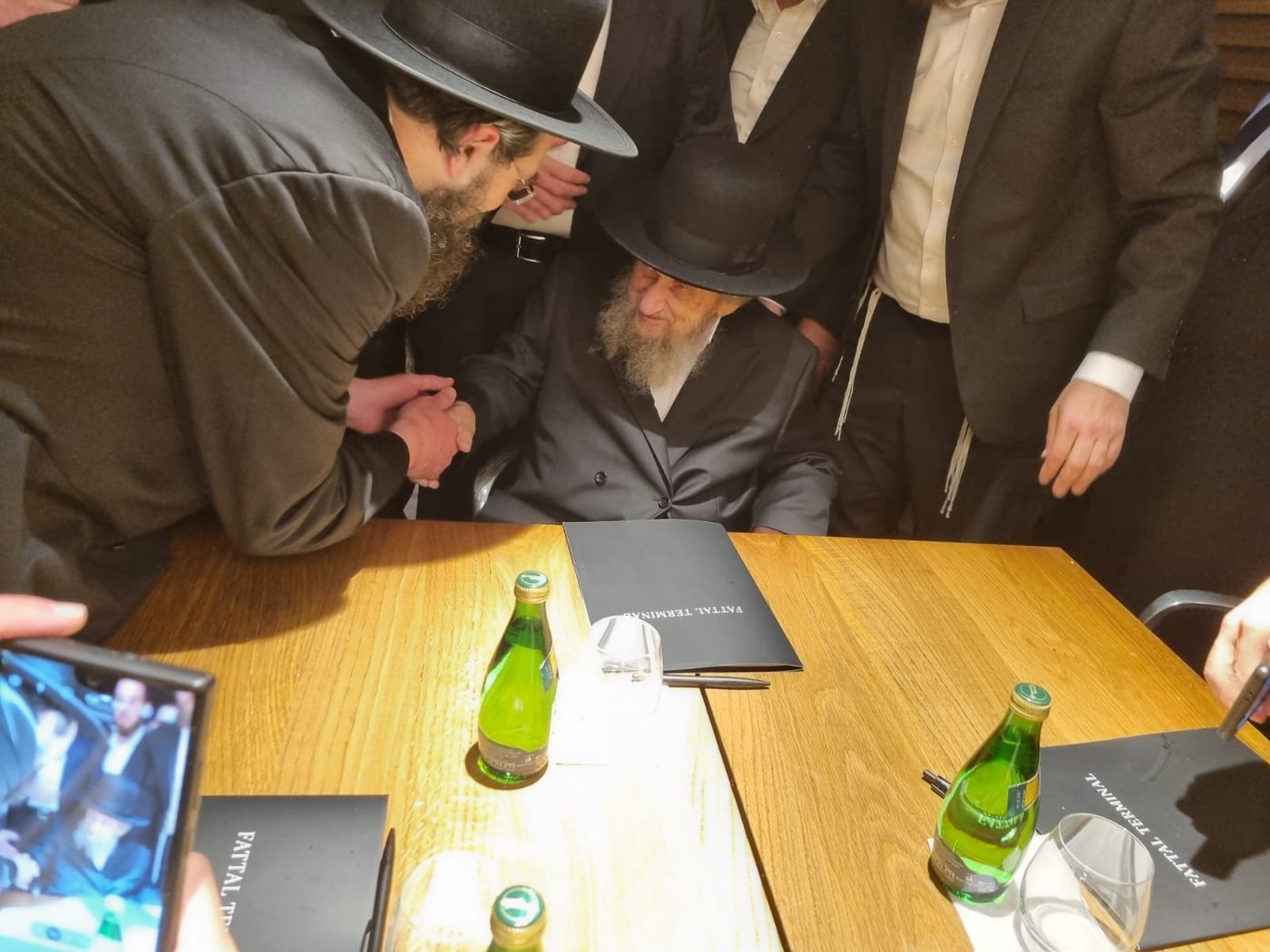 היסטוריה חרדית | גדולי ישראל בראשות הגר"ד לנדו יצאו למסע הקמת קרן עולם התורה