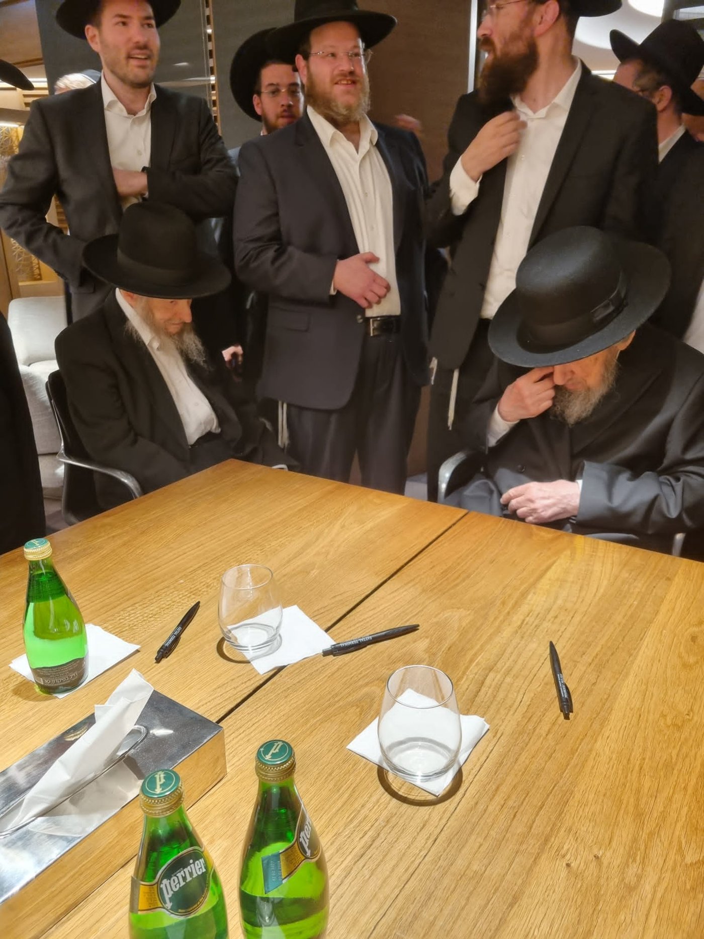 היסטוריה חרדית | גדולי ישראל בראשות הגר"ד לנדו יצאו למסע הקמת קרן עולם התורה