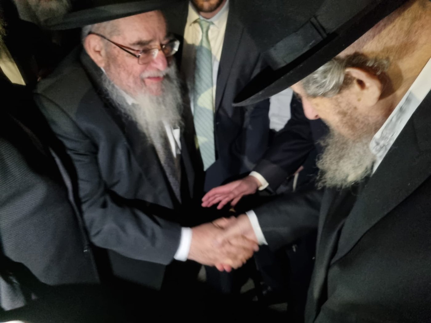 היסטוריה חרדית | גדולי ישראל בראשות הגר"ד לנדו יצאו למסע הקמת קרן עולם התורה