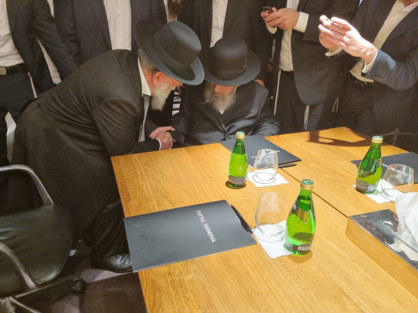 היסטוריה חרדית | גדולי ישראל בראשות הגר"ד לנדו יצאו למסע הקמת קרן עולם התורה