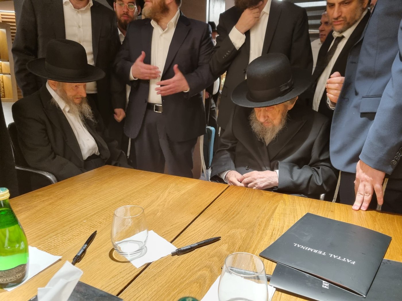 היסטוריה חרדית | גדולי ישראל בראשות הגר"ד לנדו יצאו למסע הקמת קרן עולם התורה