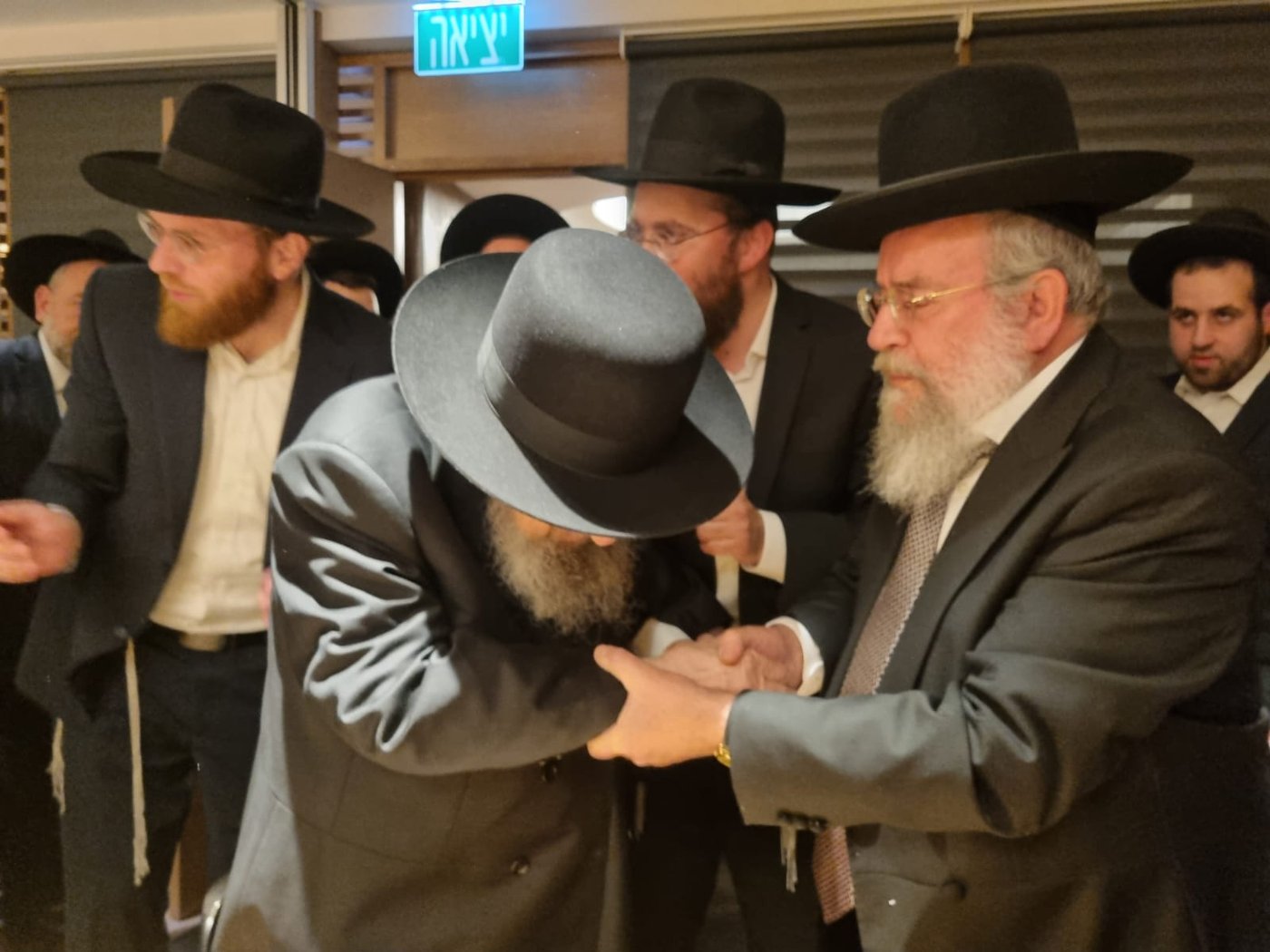 היסטוריה חרדית | גדולי ישראל בראשות הגר"ד לנדו יצאו למסע הקמת קרן עולם התורה