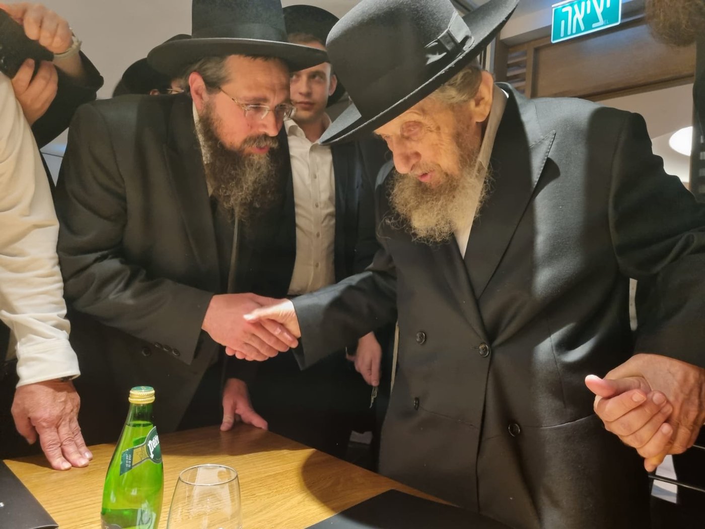 היסטוריה חרדית | גדולי ישראל בראשות הגר"ד לנדו יצאו למסע הקמת קרן עולם התורה