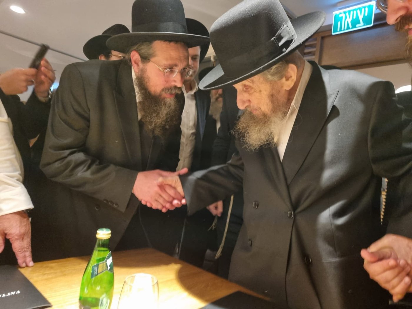 היסטוריה חרדית | גדולי ישראל בראשות הגר"ד לנדו יצאו למסע הקמת קרן עולם התורה