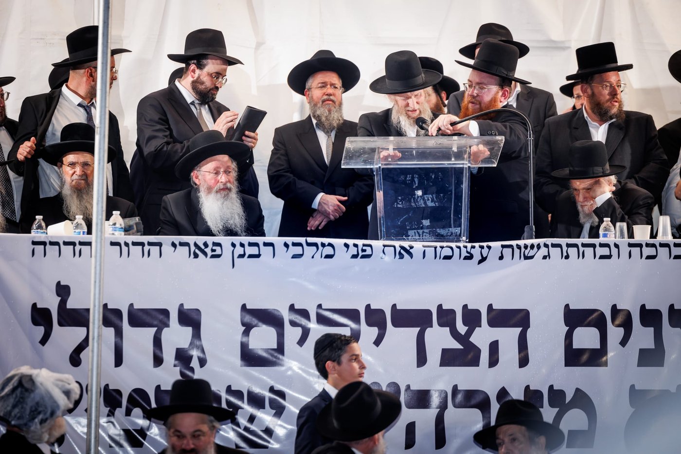 עוצמה אדירה בליקווד: רבבות קיבלו בהתרגשות את פני גדולי ישראל וראשי הישיבות | תיעוד