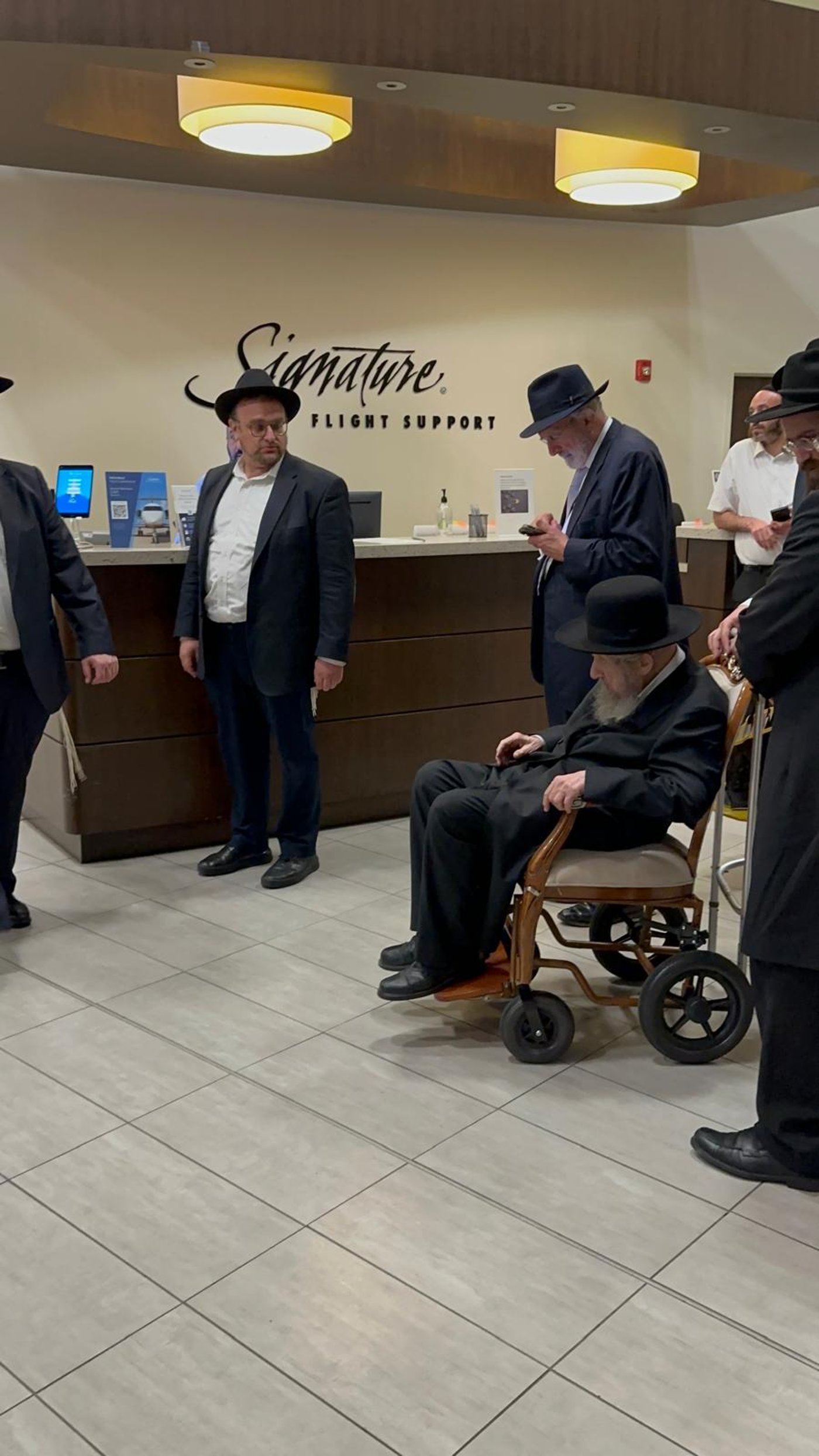 תיעוד בלעדי ל'כיכר': גדולי ישראל חוזרים מקנדה לארה"ב