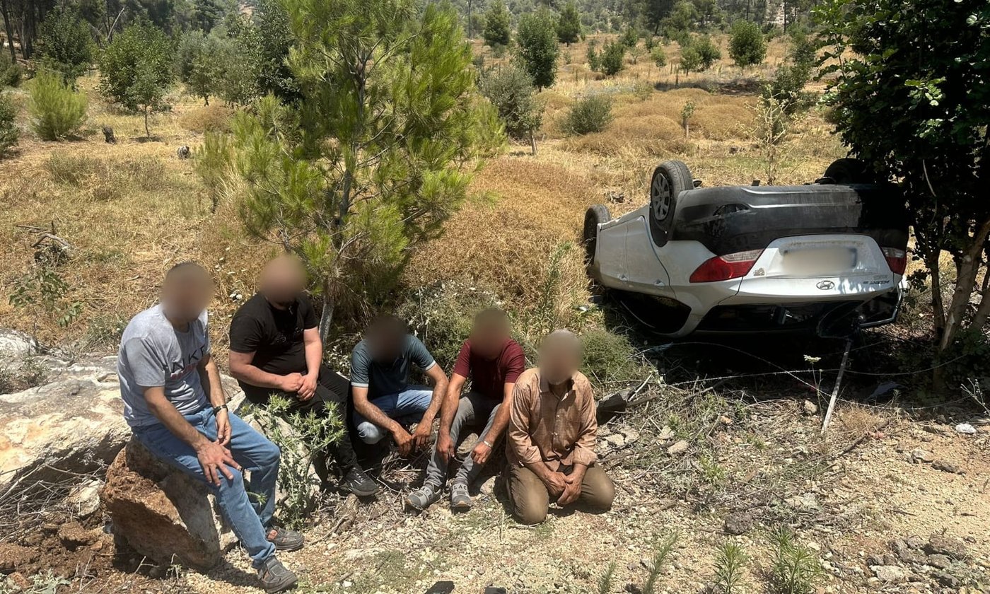 רכב חשוד עם שב"חים ברח בפראות מהשוטרים - והתהפך