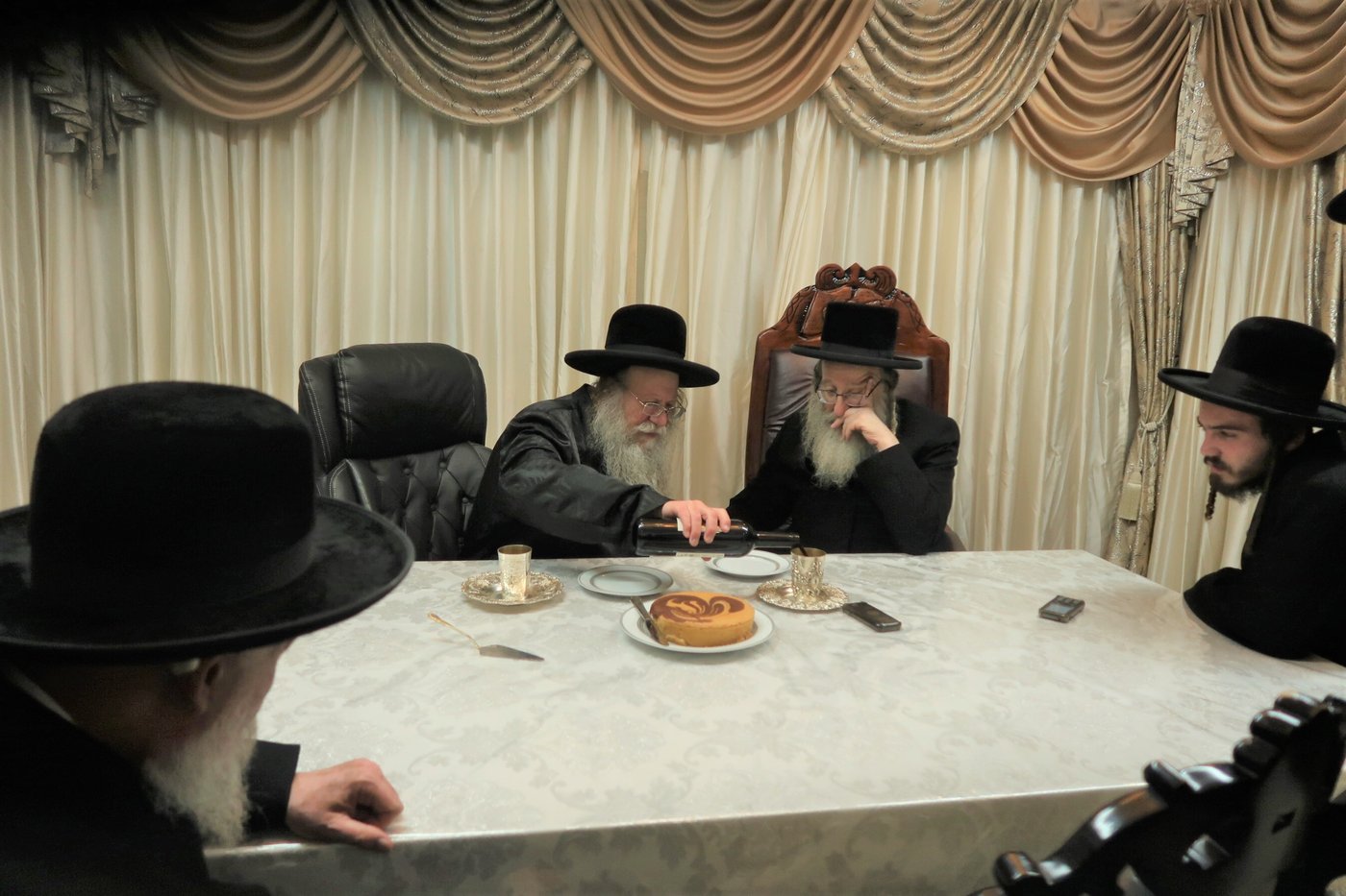 האדמו"ר מביאלה בביקור אצל האדמו"ר מקוז'מיר