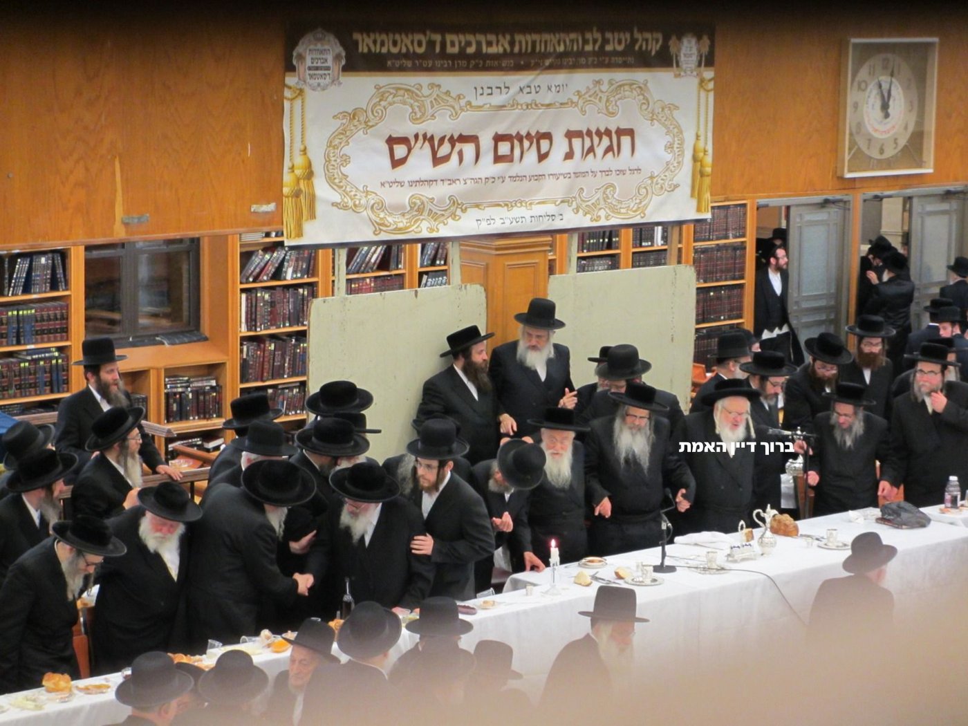לצד רבו האדמו"ר מסאטמר