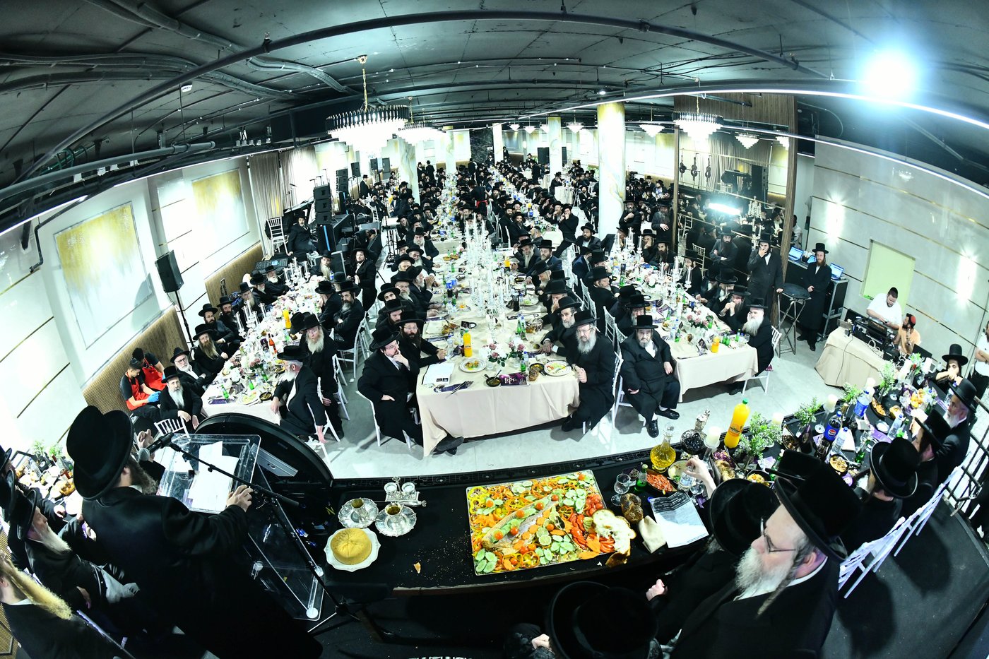 דינר 'קומי אורי' זוויעהיל