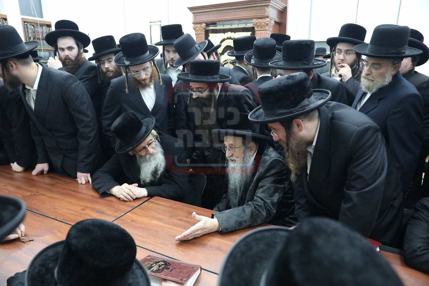 ניחום אבלים בחצה"ק קאסוב