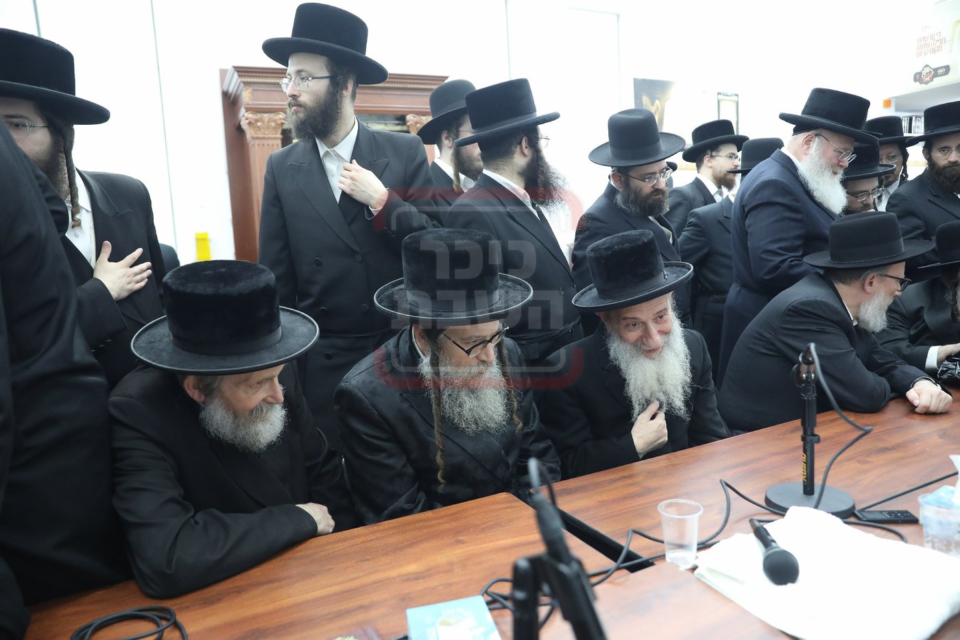ניחום אבלים בחצה"ק קאסוב
