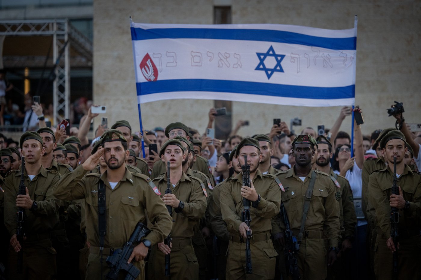תיעוד מרגש: לוחמי 'נצח יהודה' נשבעו בכותל המערבי | צפו