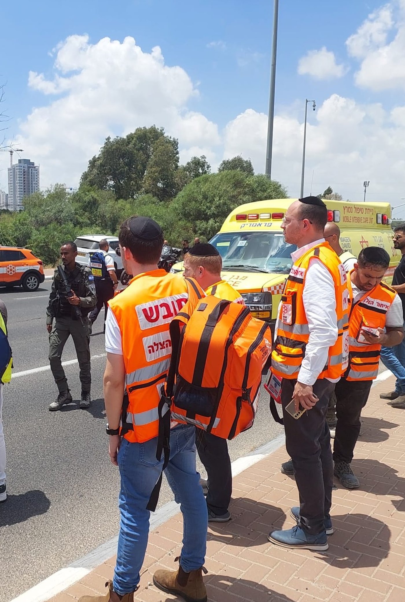 "שמעתי 'בום', הזדרזתי מהר לזירה ויריתי; שברתי את החלון וראיתי שהמחבל מנוטרל" | צפו