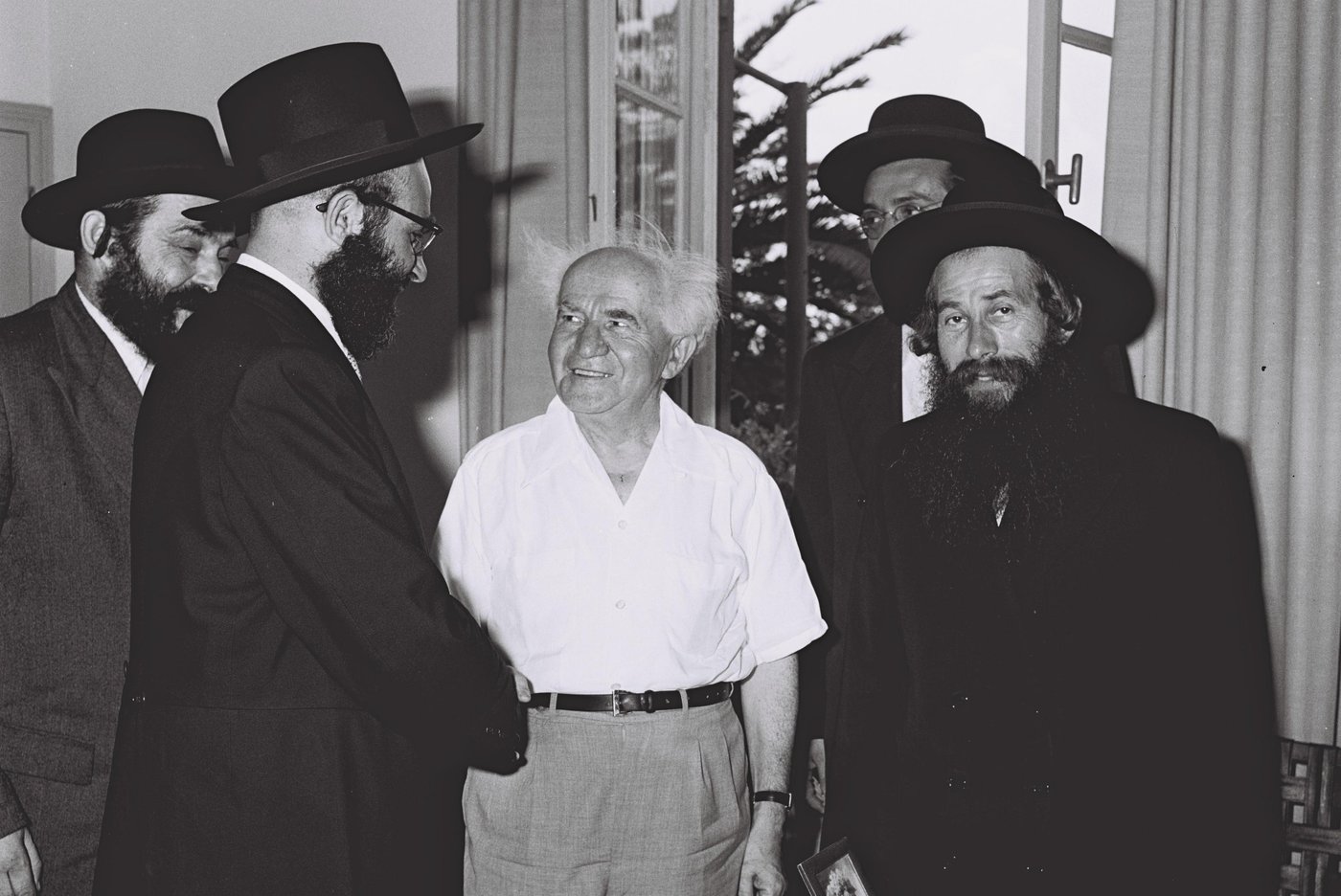 דוד בן גוריון בבואו לפגישה עם הרבי מצאנז קלויזנבורג