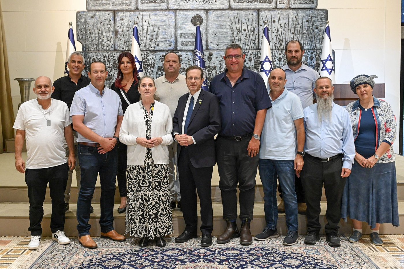 הנשיא עם משפחות שכולות