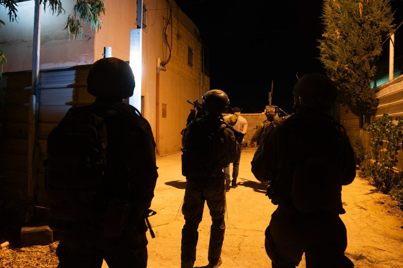 תיעוד: לוחמי צה"ל בסריקות אחר המחבלים מבצעי הפיגוע