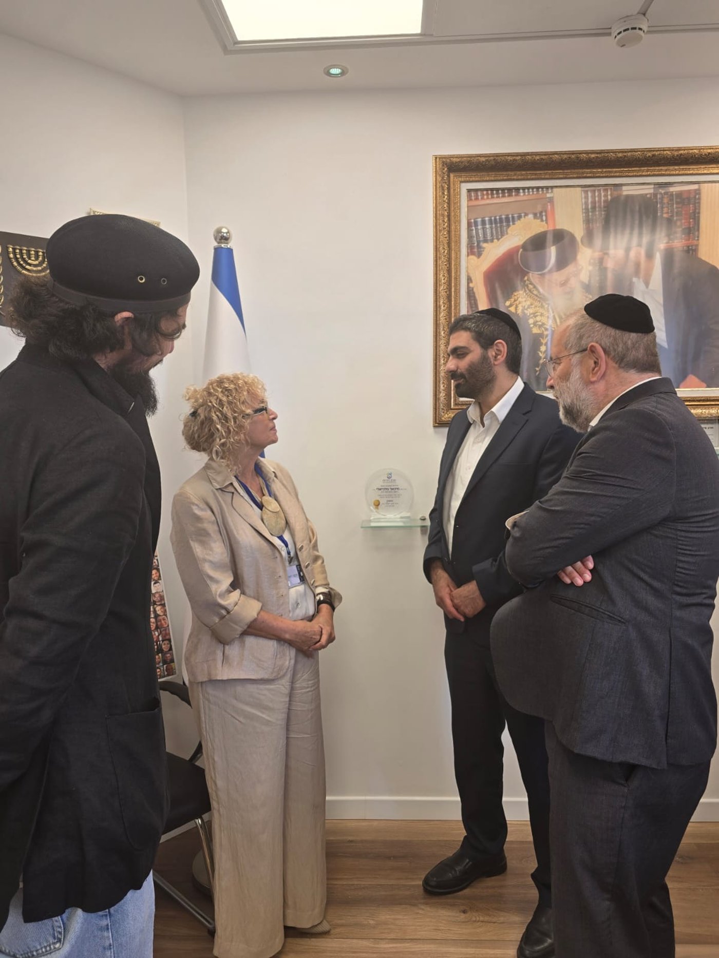 היערכות להקמת בית כנסת בקיבוץ בארי