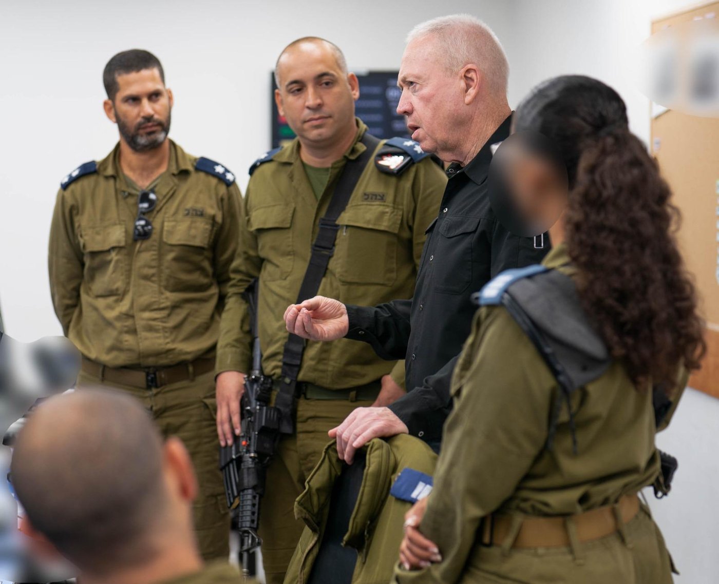 שר הביטחון גלנט, היום