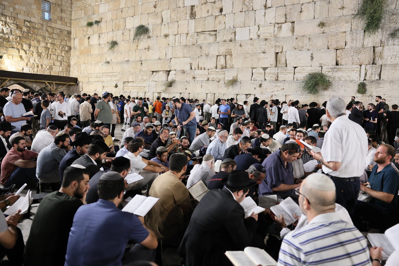 תיעוד ראשון: פוליטיקאים ועמך בית ישראל מתאבלים בכותל