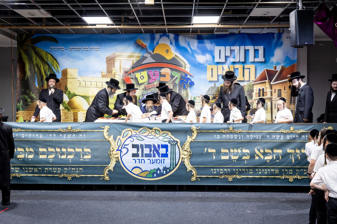 האדמו"ר מבאבוב 45 בביקור בדעי קעמפ של החסידות
