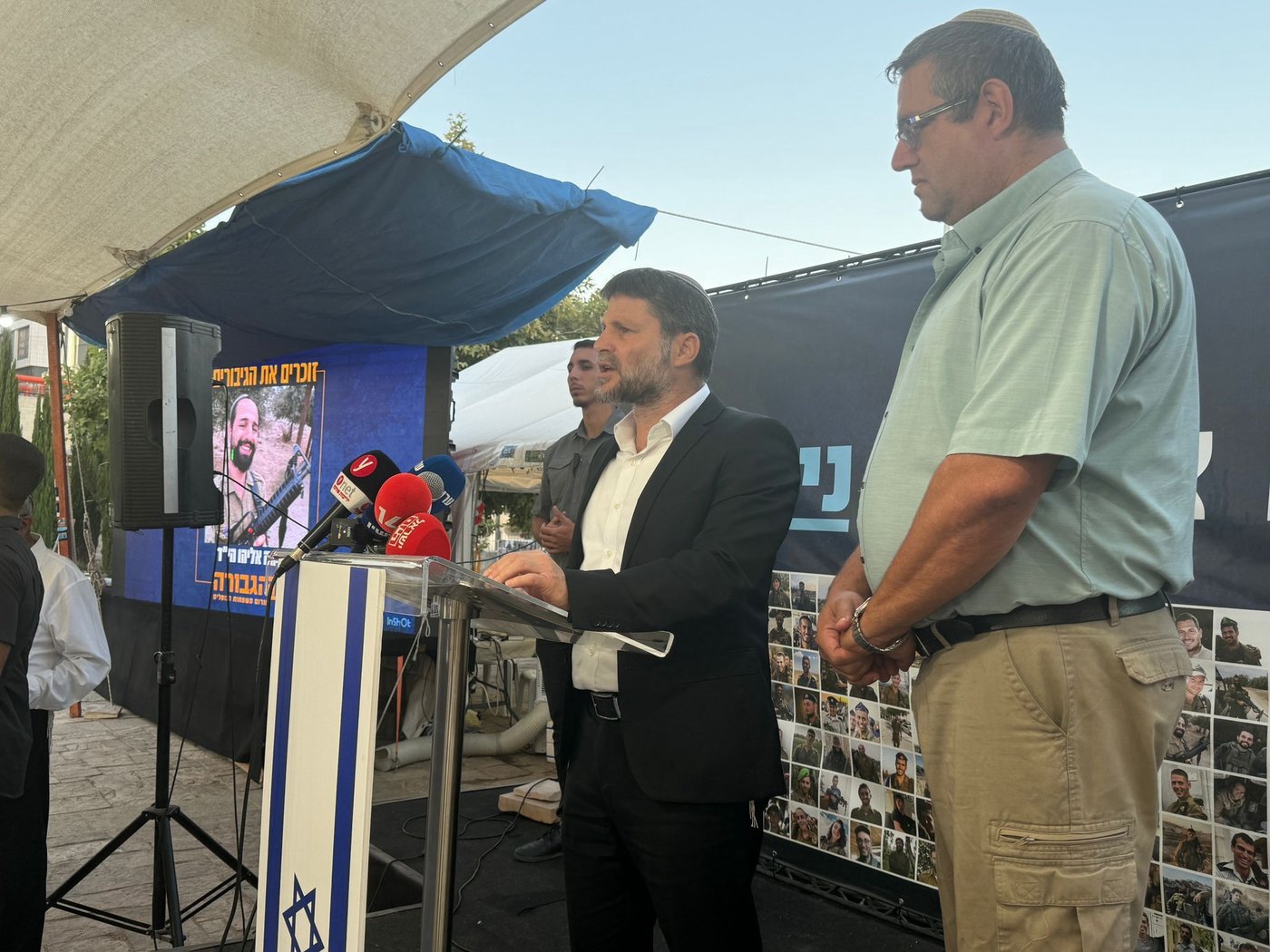 "פגיעה במדינה בזמן מלחמה" | שר האוצר סמוטריץ' במאהל המחאה