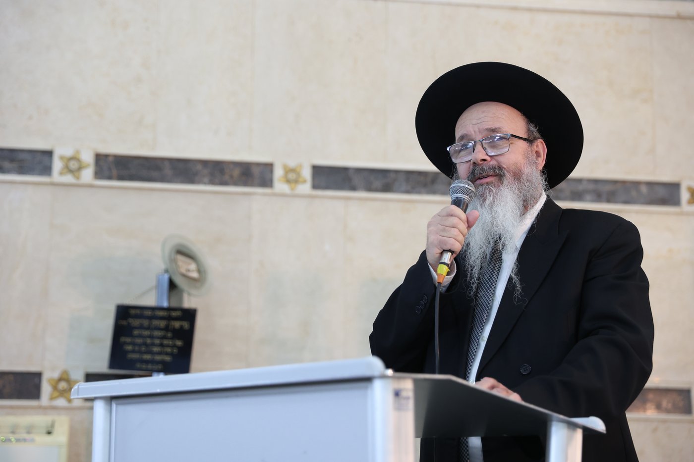 הכתרת הרב בן ציון נורדמן לרב בית הכנסת הגדול