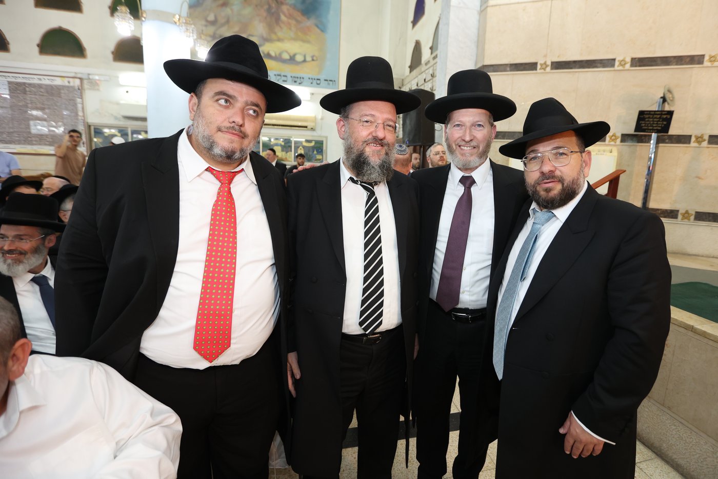 הכתרת הרב בן ציון נורדמן לרב בית הכנסת הגדול