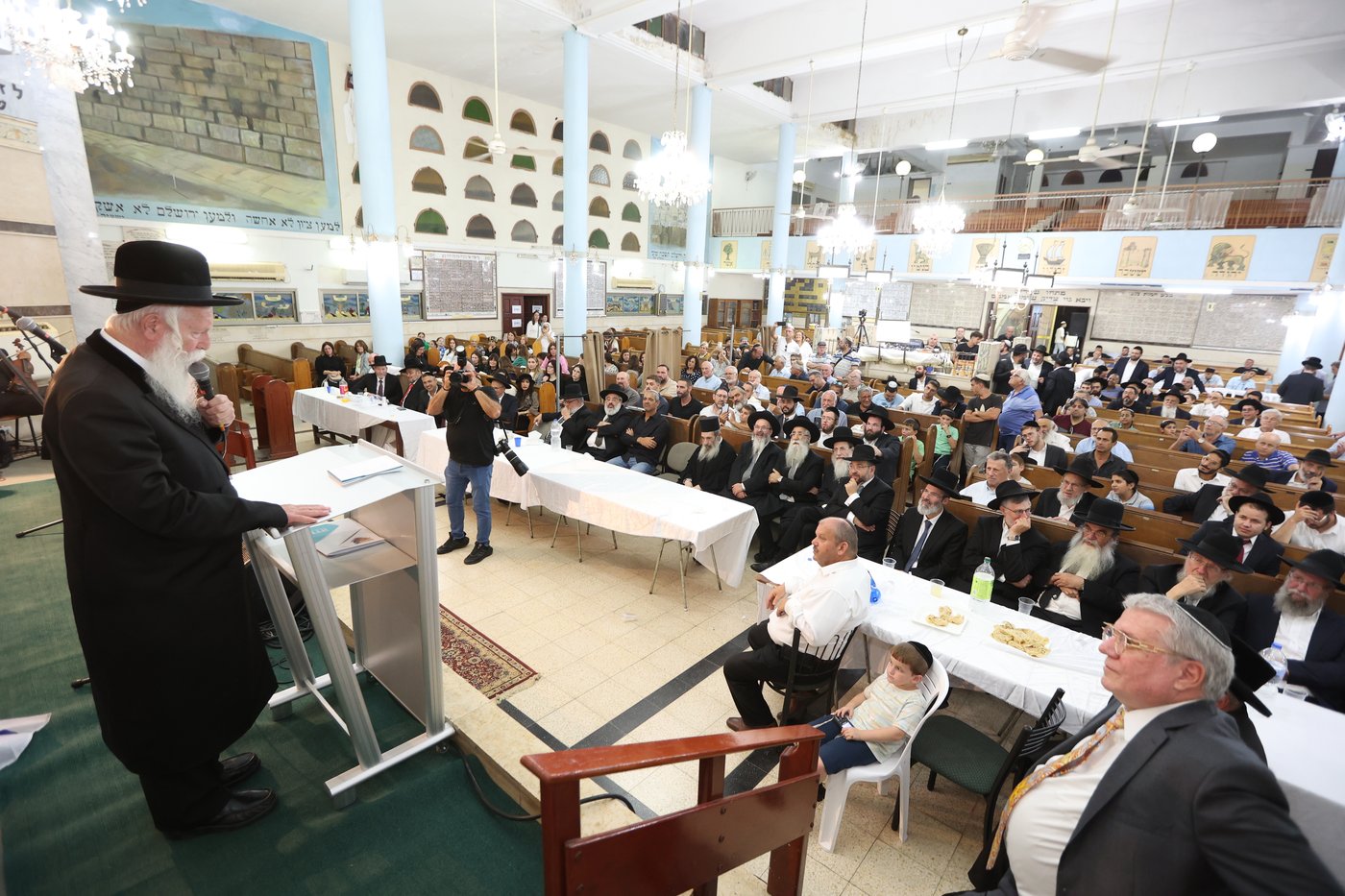 הכתרת הרב בן ציון נורדמן לרב בית הכנסת הגדול
