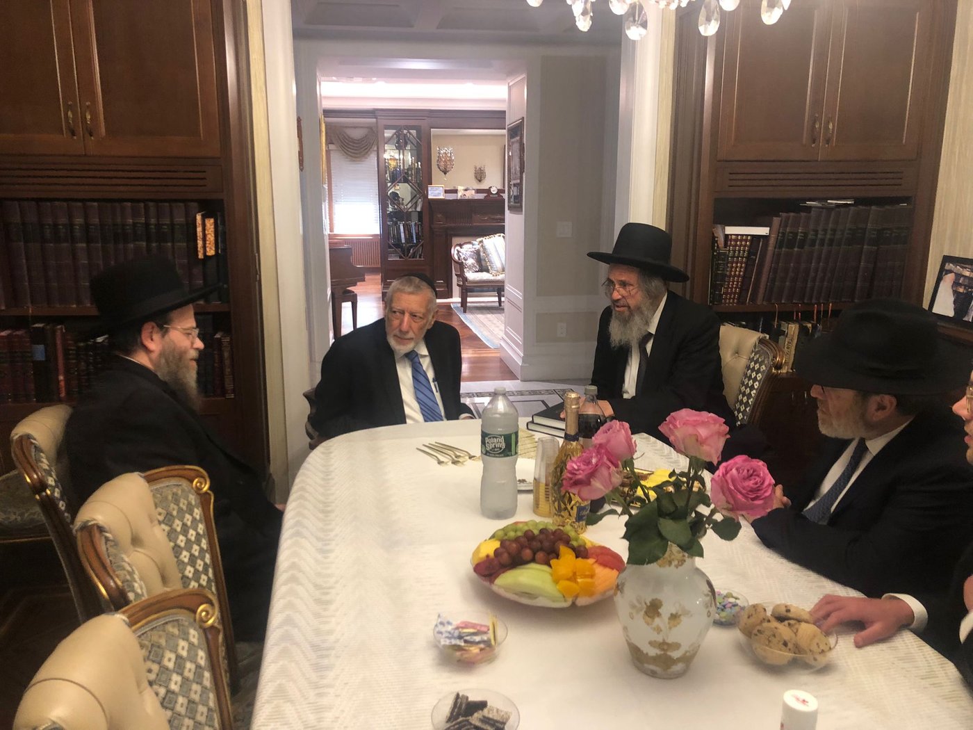 הדינרים, השיחות והשבת המרוממת: המסע של רה"י