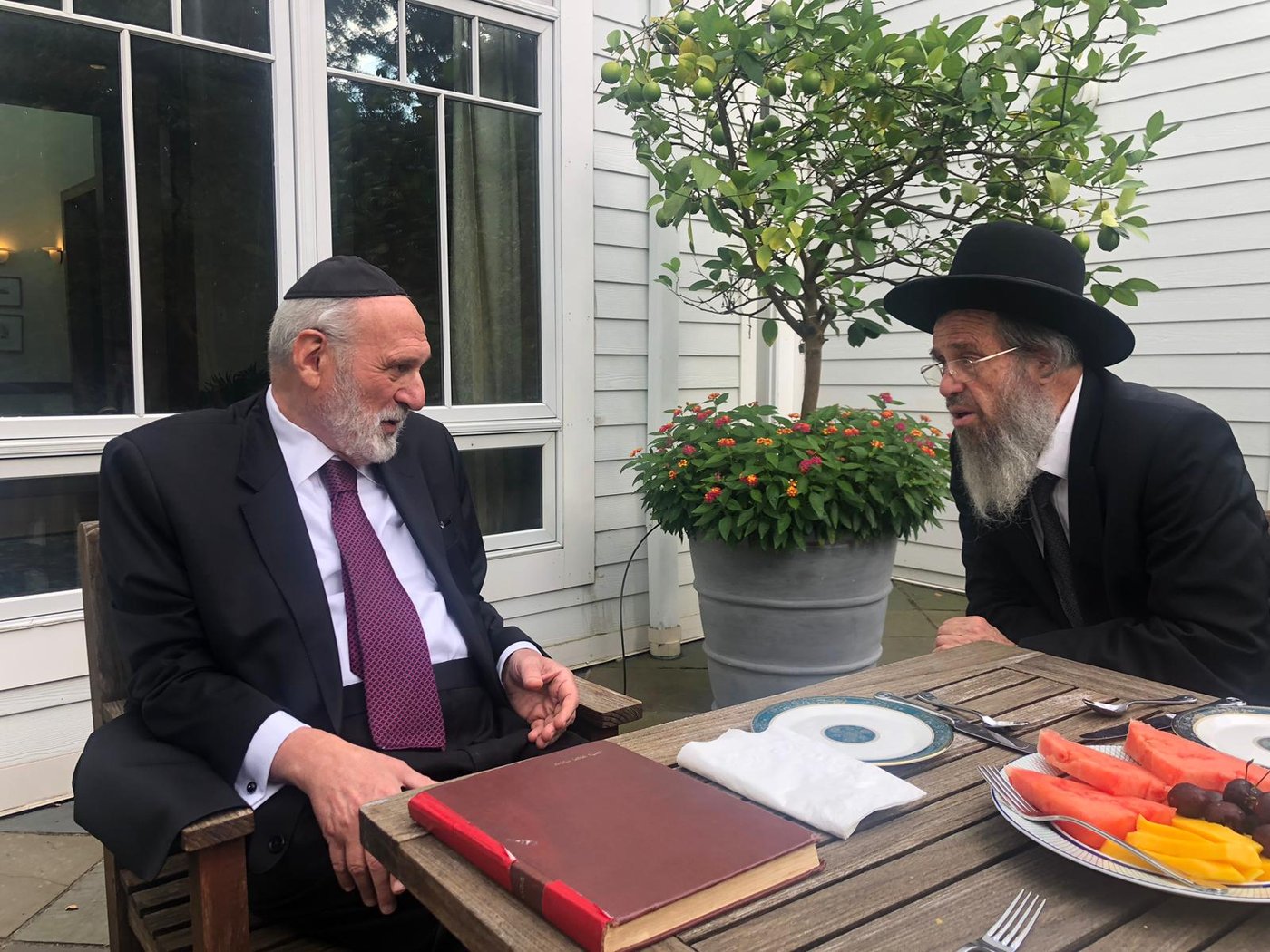 הדינרים, השיחות והשבת המרוממת: המסע של רה"י