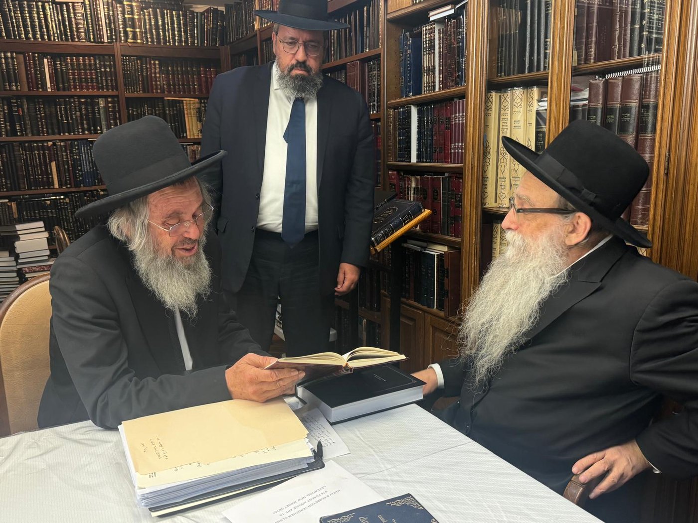 הדינרים, השיחות והשבת המרוממת: המסע של רה"י