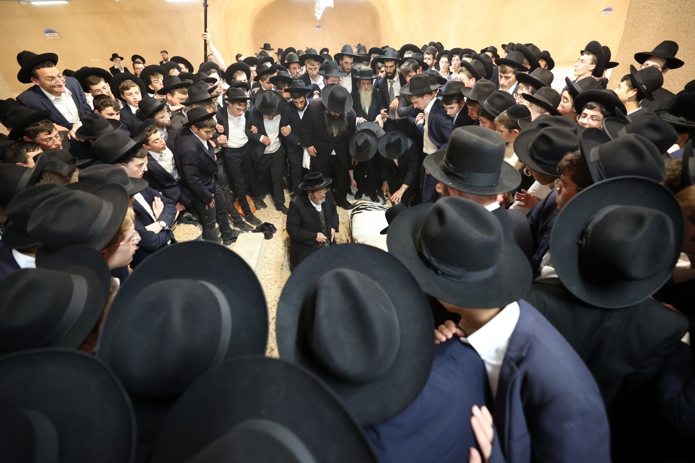 תיעוד מהלווית הגר"ש רבר זצ"ל