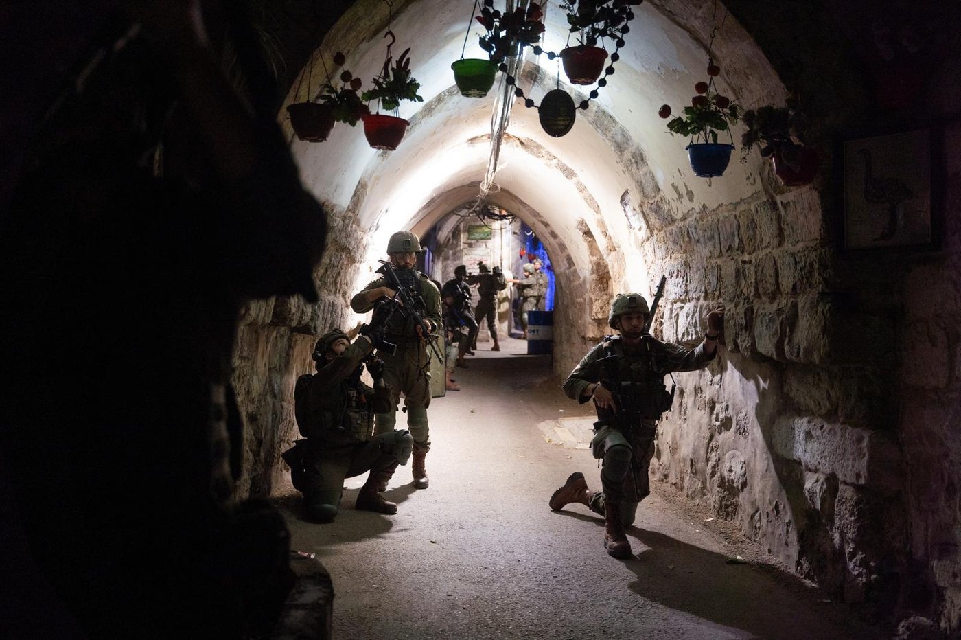 לוחמה קרקעית בשלוש גזרות: 4 חיילים נפצעו בשכם; 1 קשה