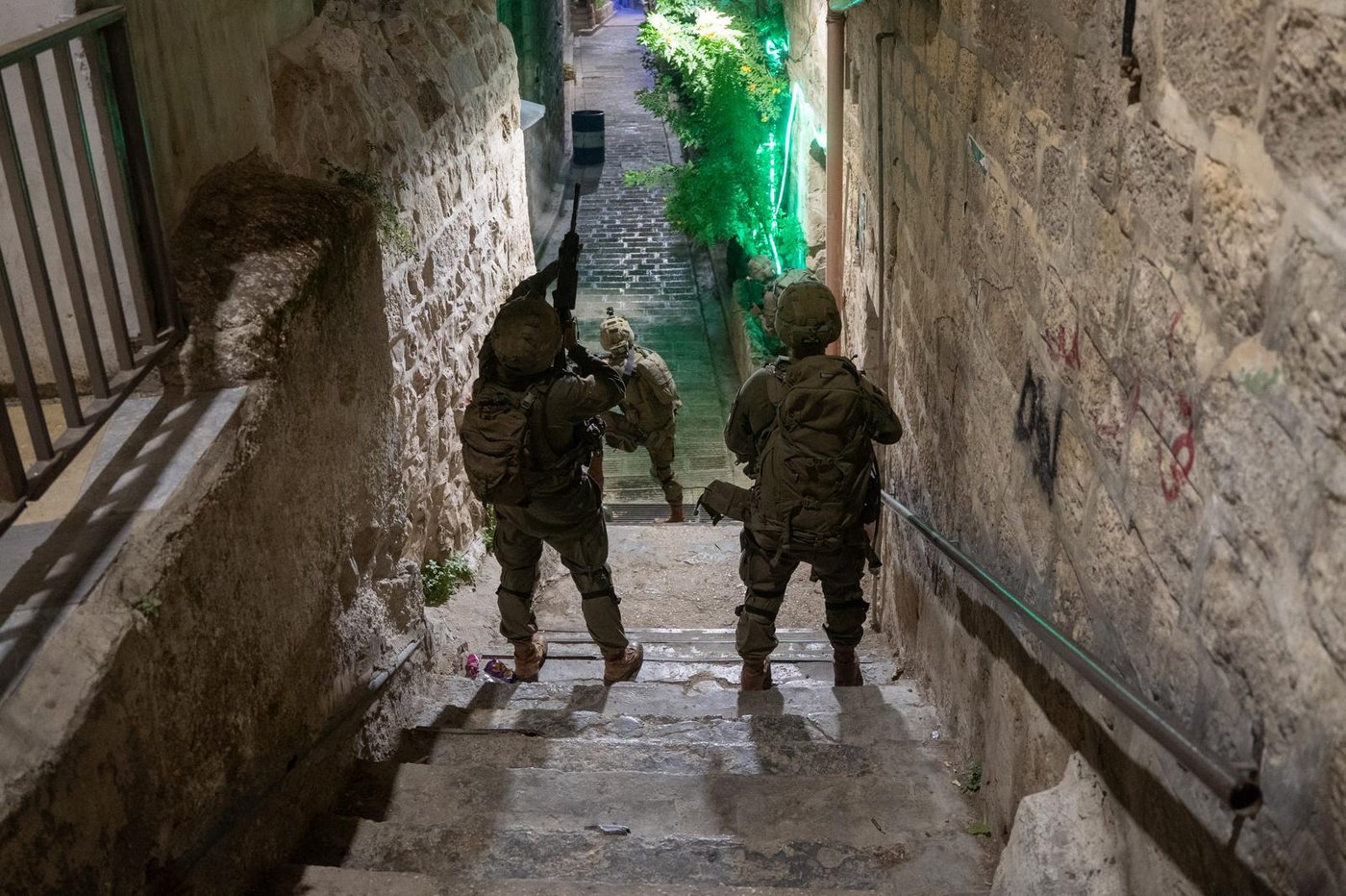 לוחמה קרקעית בשלוש גזרות: 4 חיילים נפצעו בשכם; 1 קשה