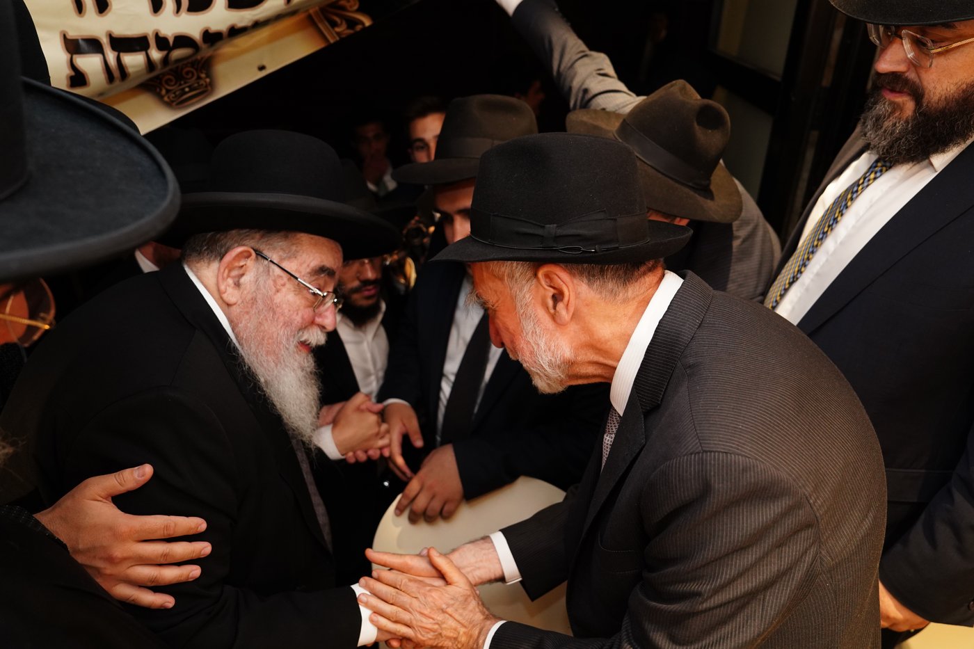 הכנסת ספר תורה לישיבת 'באר יצחק' 