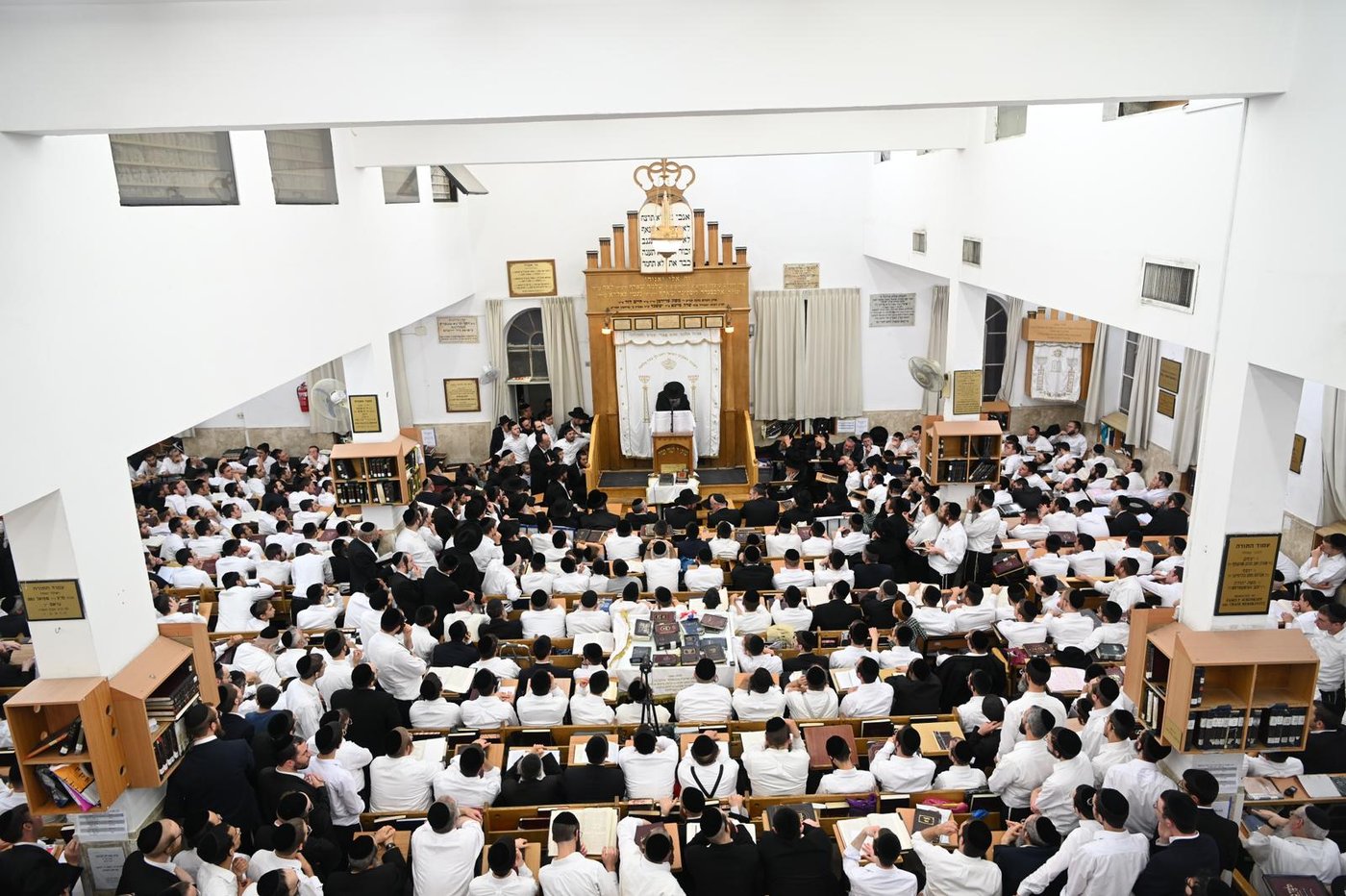 המנהיג הליטאי במשא השנתי בהיכל ישיבת מיר אשתקד
