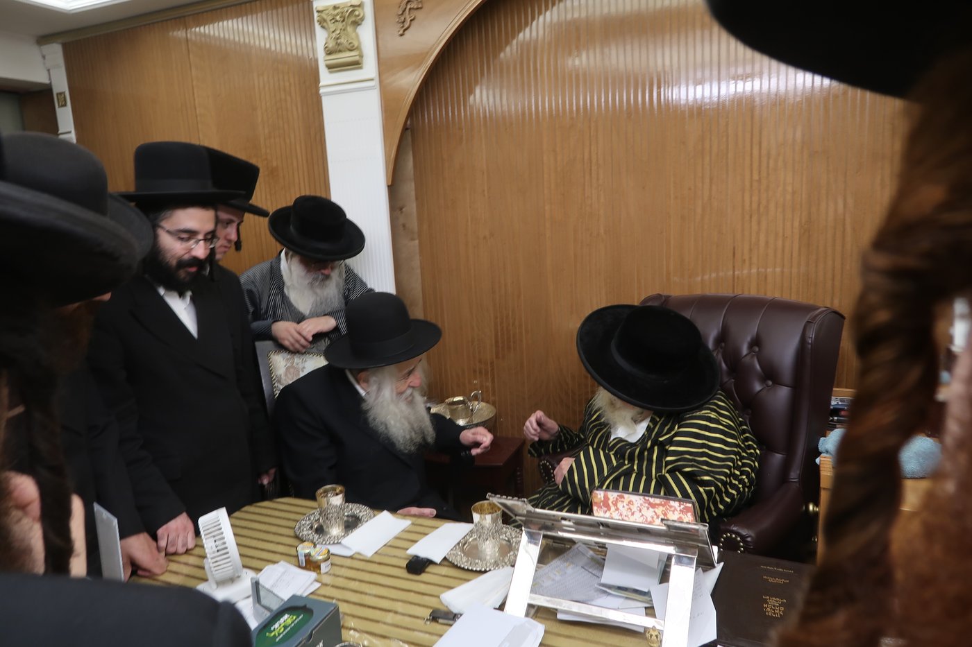 הגאון רבי יהושע דוד טורצ'ין בביקור אצל האדמו"ר מתולדות אברהם יצחק 