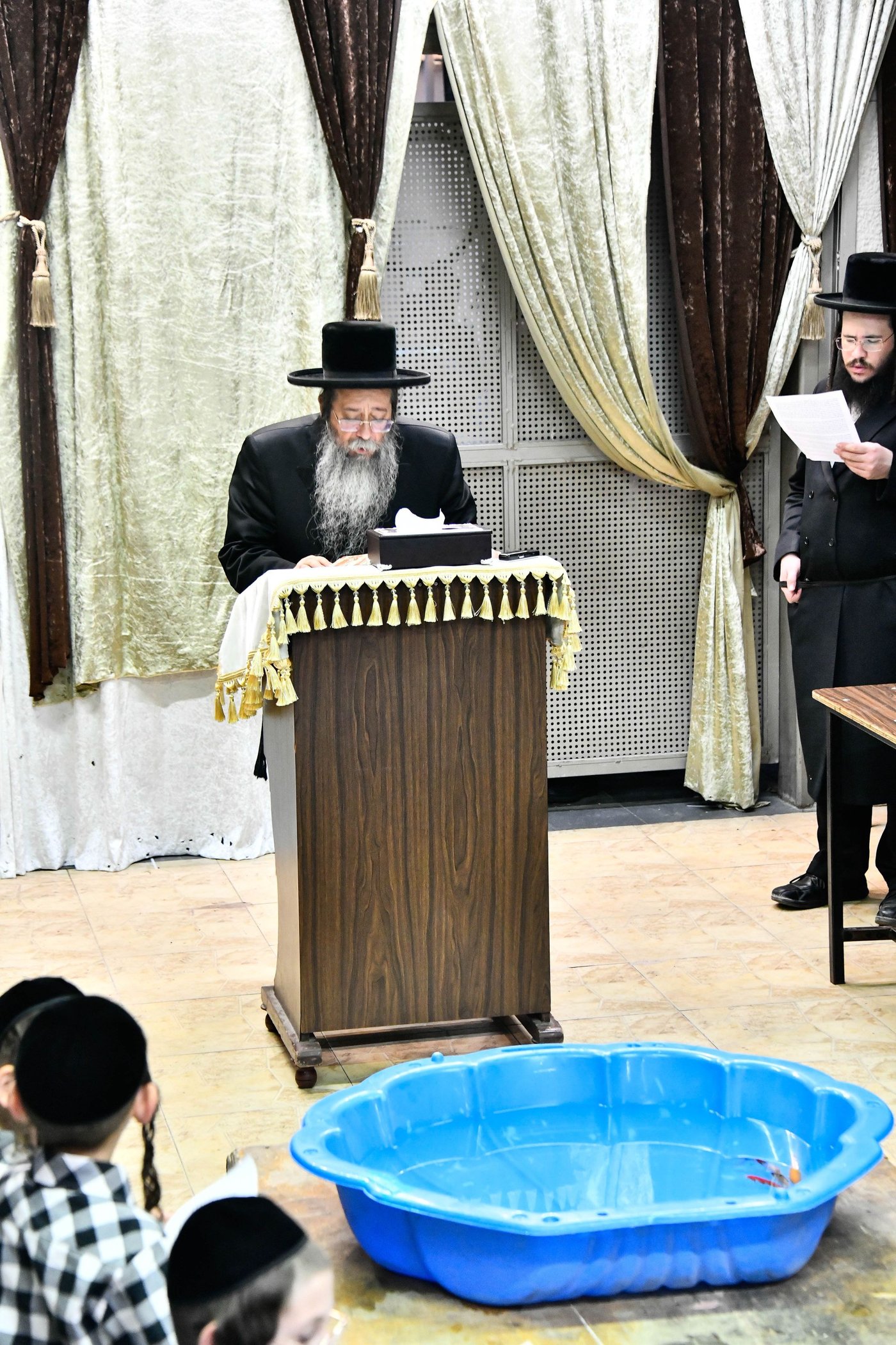 האדמו"ר משבט הלוי בתשליך 