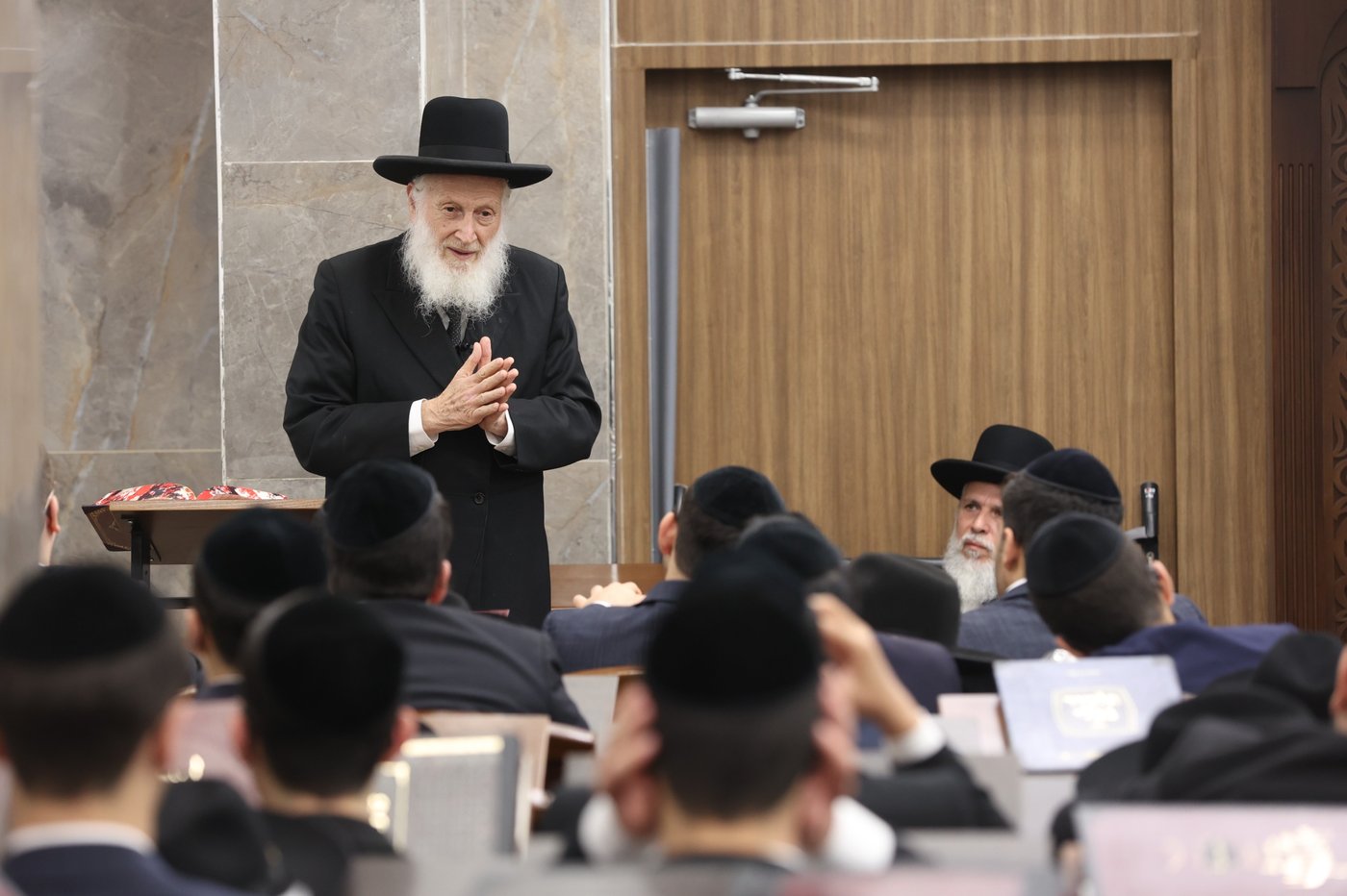 הגאון הרב שמואל בצלאל בשיחת חיזוק בישיבת 'אבני נזר' 