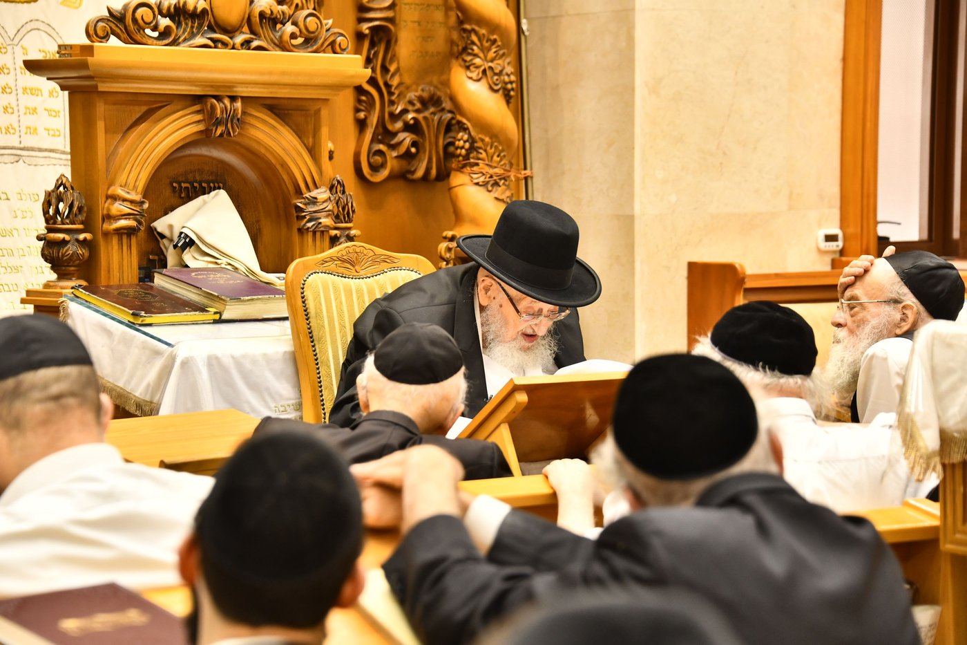 הגרמ"צ ברגמן בשיחת חיזוק בהיכל ישיבתו 