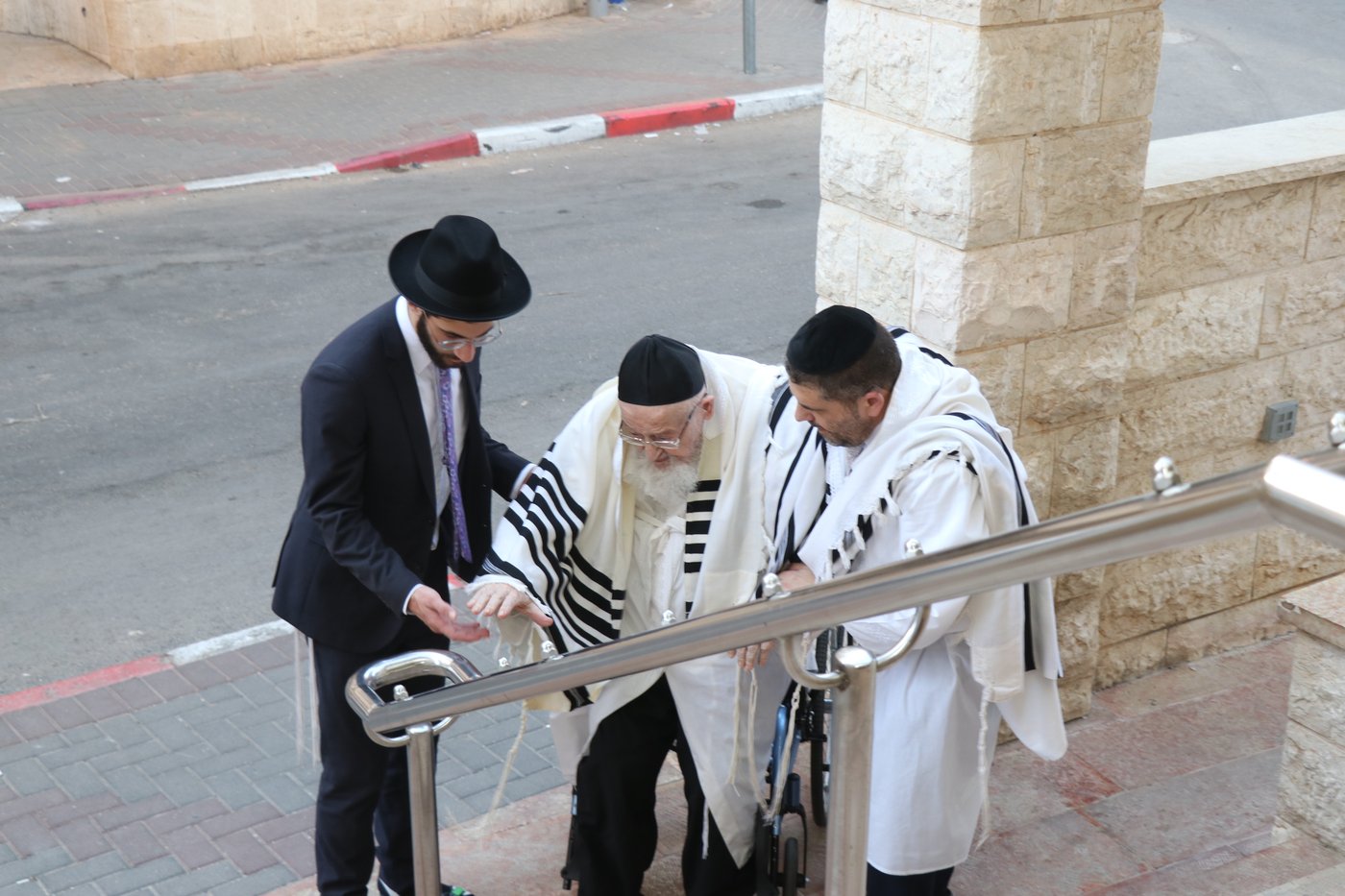 ערב ומוצאי יום כיפור אצל הגאון רבי מאיר צבי ברגמן